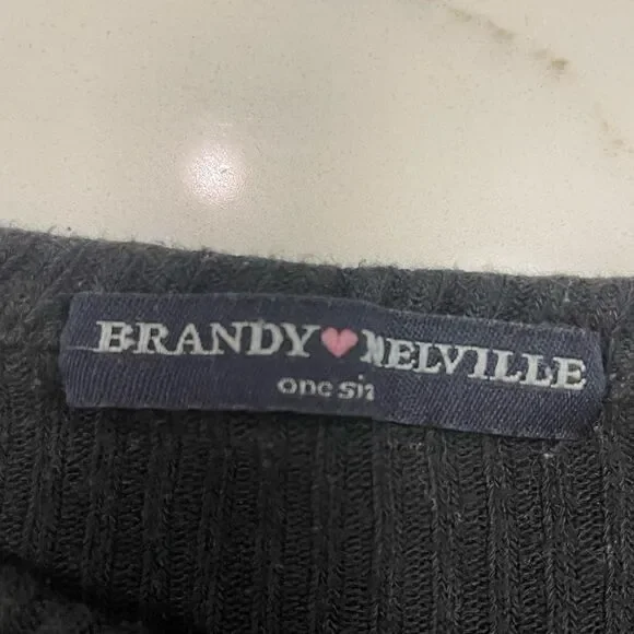 Brandy Melville Black t-shirt - Picture 3 of 4